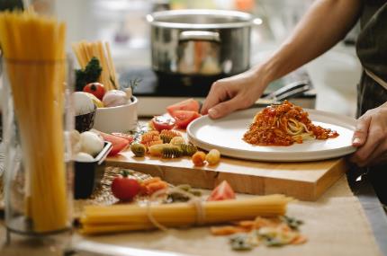 ?微生物生長動態監測系統揭示：膳食干預比微生物移植更有效驅動小鼠菌群重建